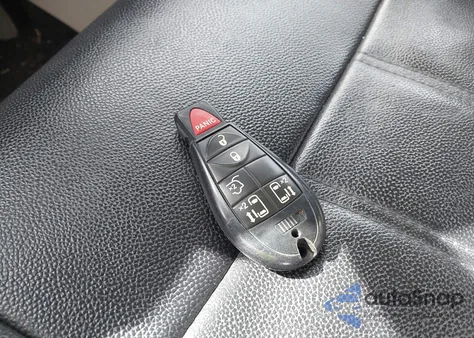 2013 Chrysler Town & Country Touring из США, поврежденный, VIN 2C4RC1BG9DR751687